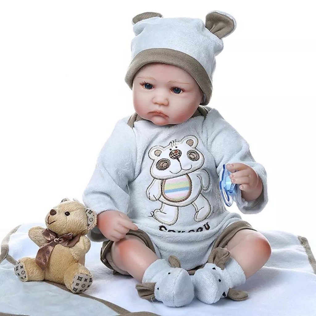 Ce bébé reborn ets un garçon qui s'appelle Jimmy.