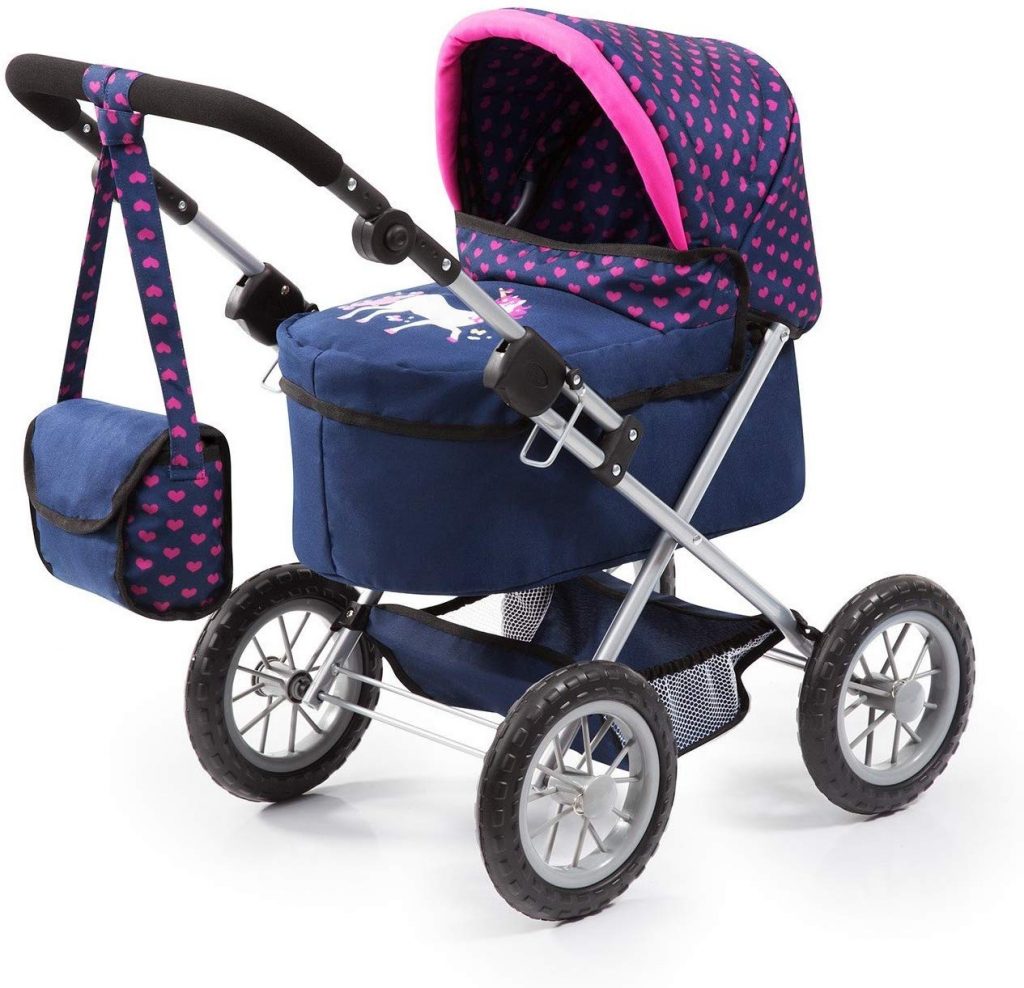 El carritos de muñecas de Bayer Design puede acomodar una muñeca de 46 cm.