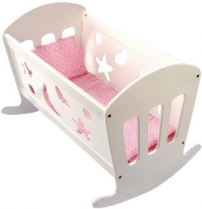 Le lit poupon en bois Bino permet à votre enfant de bercer son bébé.